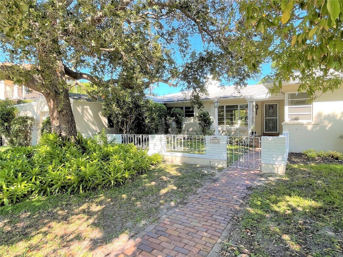 Foto principal - 9045 Hawthorne Ave