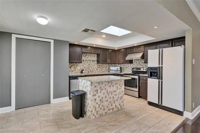 Foto del edificio - 8413 Slant Oak Dr