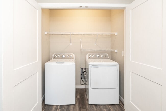 Laundry Room - Highland Trails