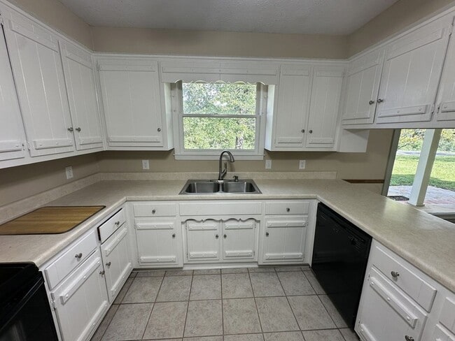 Foto del edificio - 341 Hickory Dr