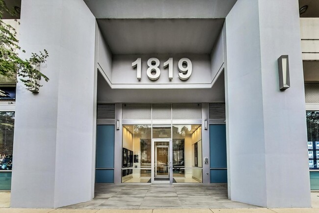 Building Photo - 1819 S Michigan Ave