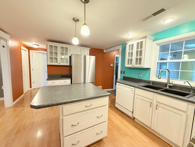 Foto del edificio - Beautiful 3 bed 2 bath home in Bloomington!