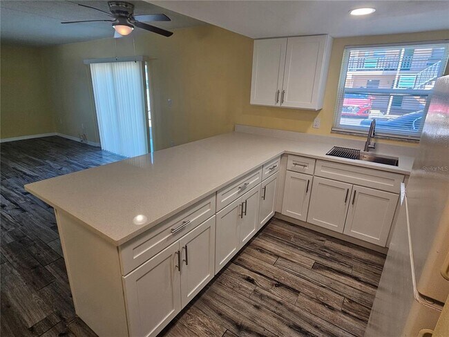 Building Photo - 2045 Alpine Rd