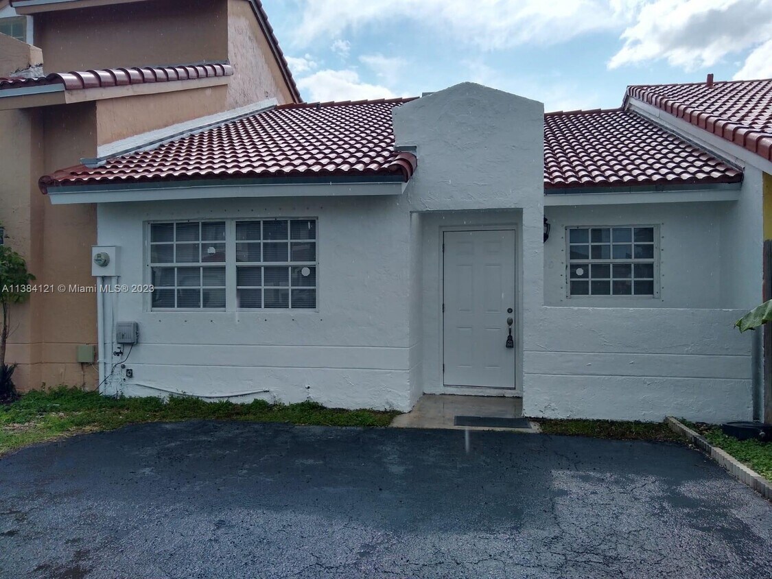 1090 SE 13th Terrace, Homestead, FL 33035 Townhouse for Rent in