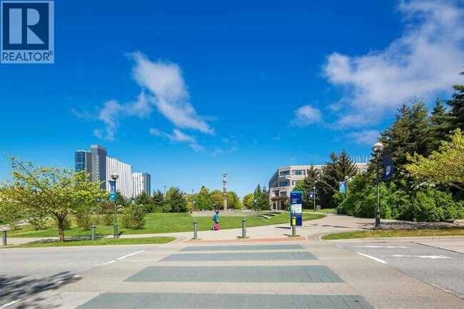 Photo du bâtiment - 6268 Eagles Dr