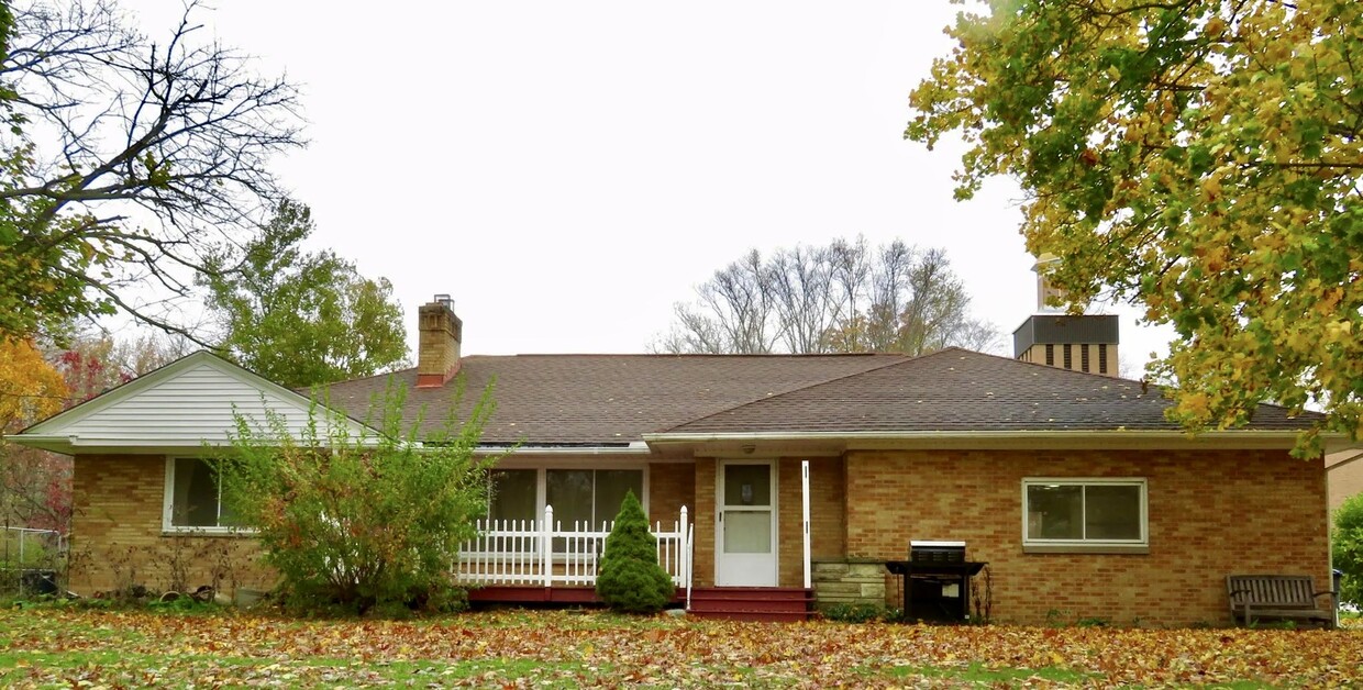 Primary Photo - 27275 Aurora Rd