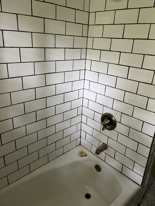 Foto del edificio - 6301 Iroquois Dr