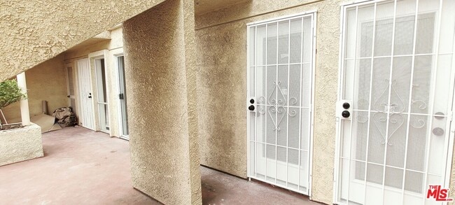 Building Photo - 108 W Maple St