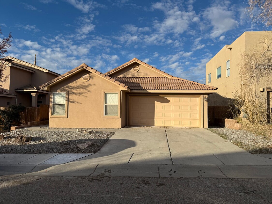 Primary Photo - Great 3 Bedroom Home with 2 Car Garaged