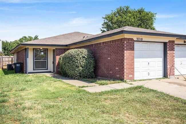 Building Photo - 3710 Hulen Park Cir