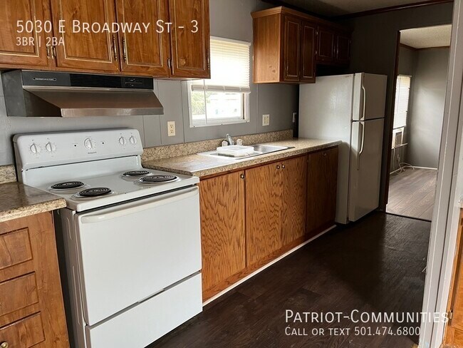 Foto del edificio - 5030 E Broadway St