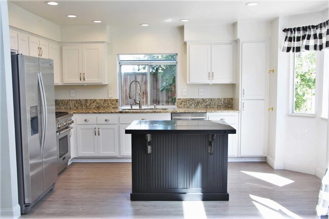 Building Photo - 3678 Annis Cir
