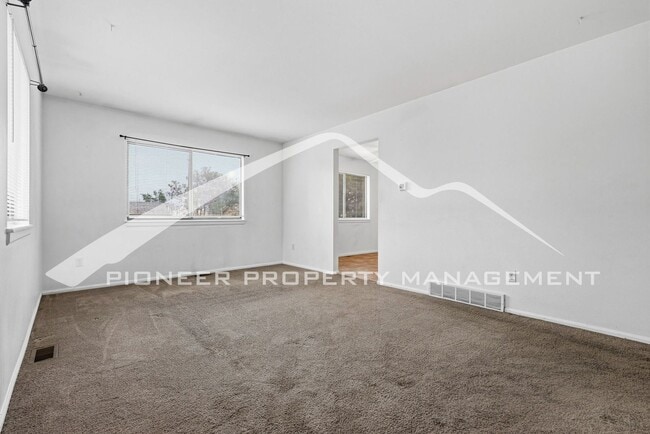 Foto del edificio - Charming 1/2 Duplex with Washer/Dryer!