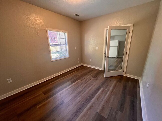 Foto del edificio - 1521 S State St