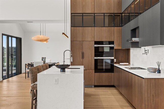 Foto del edificio - 2714 Lakehurst Rd