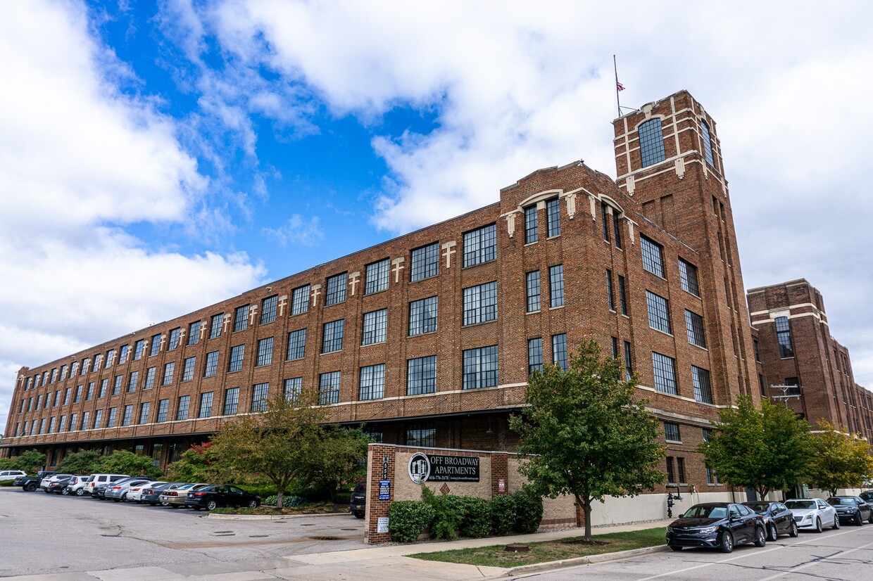 Primary Photo - Off Broadway Apartments