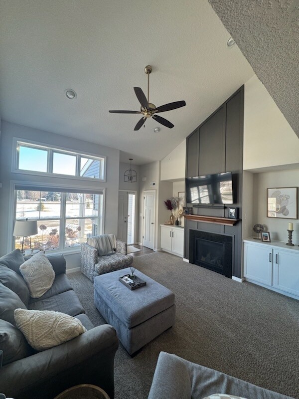 Sala de estar - 6908 Jody Ave S