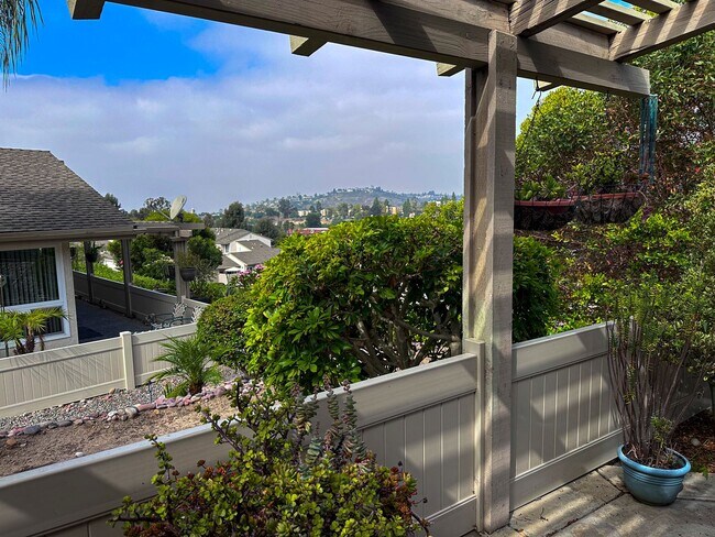 Foto del edificio - SINGLE LEVEL UNIT IN SMOKETREE Community!! Must see!