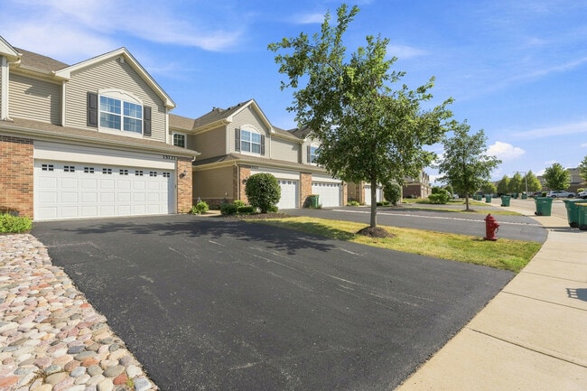 Building Photo - 15121 Quincy Cir
