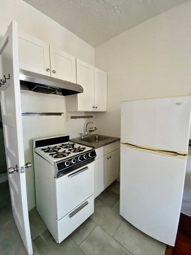 Foto del edificio - 1114 N Poinsettia Pl