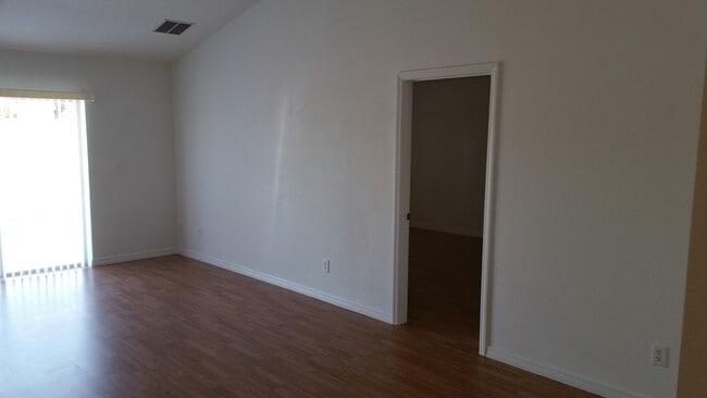 Building Photo - Your Next Home in Groveland