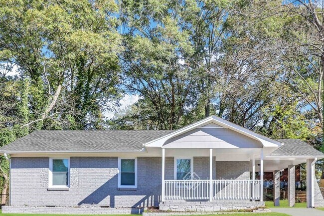Building Photo - 2032 Rebecca Ln