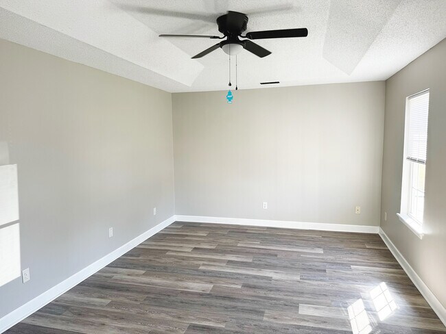 Foto del edificio - 809 Tisbury Ln