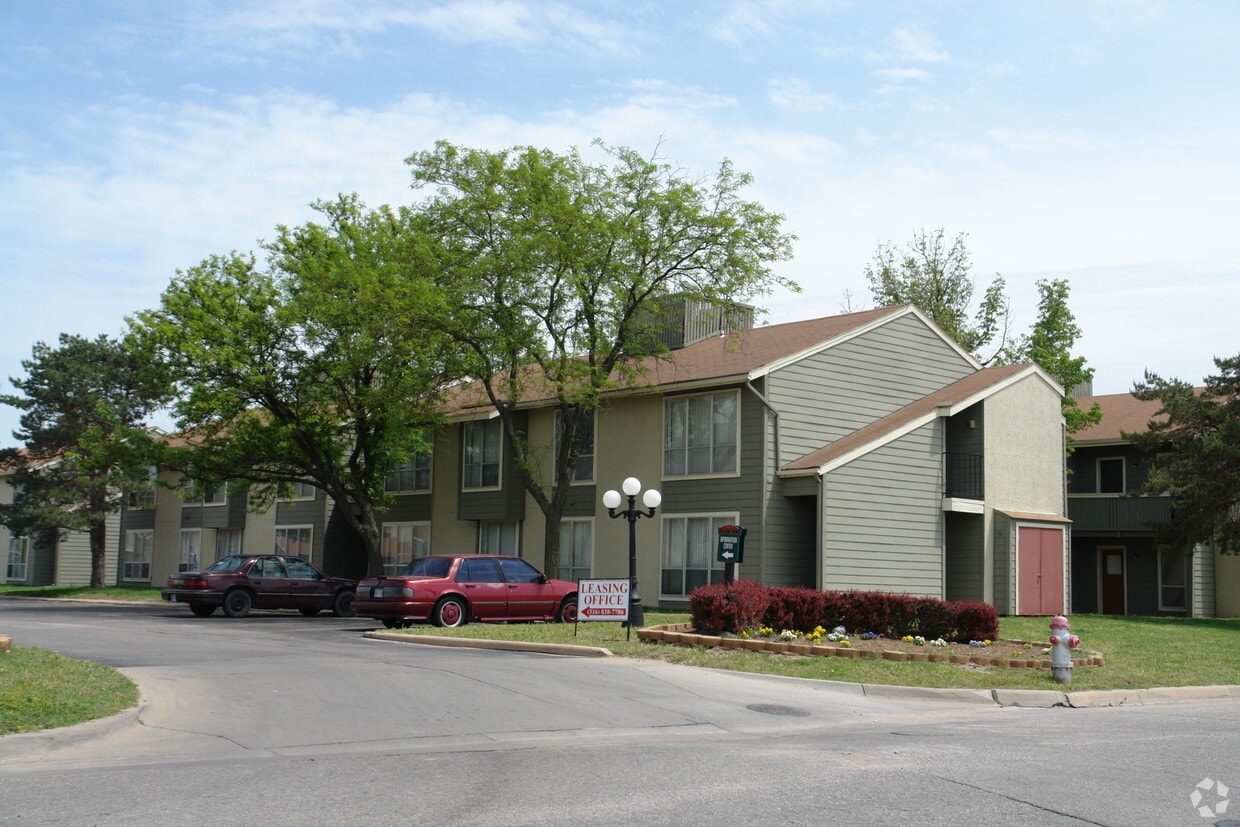 Primary Photo - Pelican Point Apartments