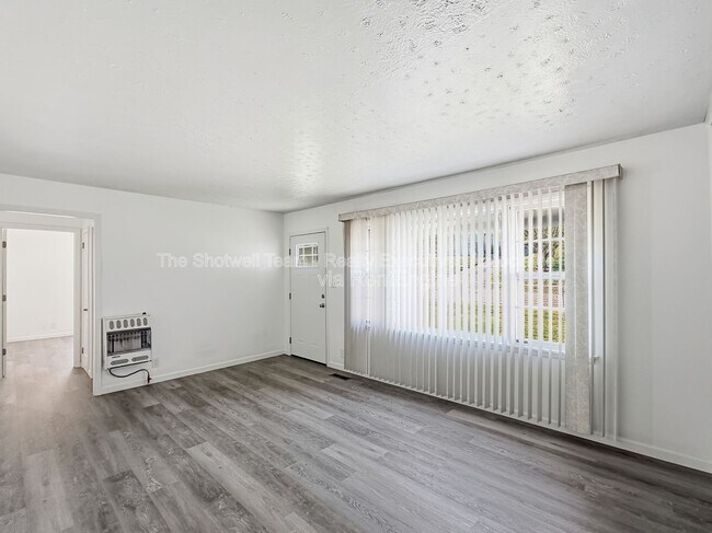 Foto del edificio - 1704 Lenland Ave