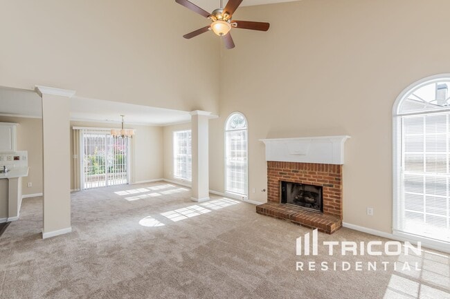 Building Photo - 136 Grove Park Ln