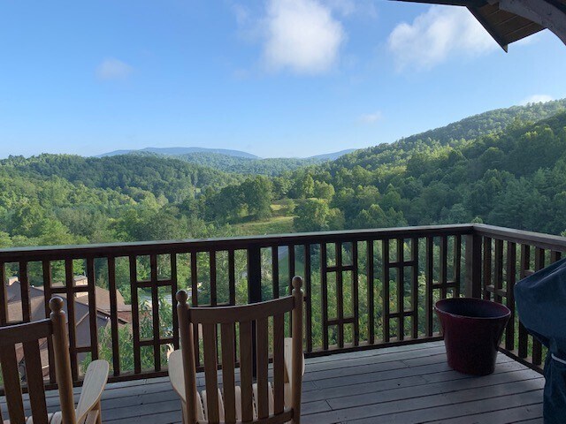 Foto del edificio - Luxury furnished 3/2.5 Condo at Lodges at Winklers Creek