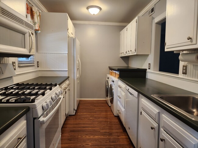 Newer appliances, plenty of storage. Gas, trash, water, and sewer are all included in rent. - 11759 N Briar Patch Dr