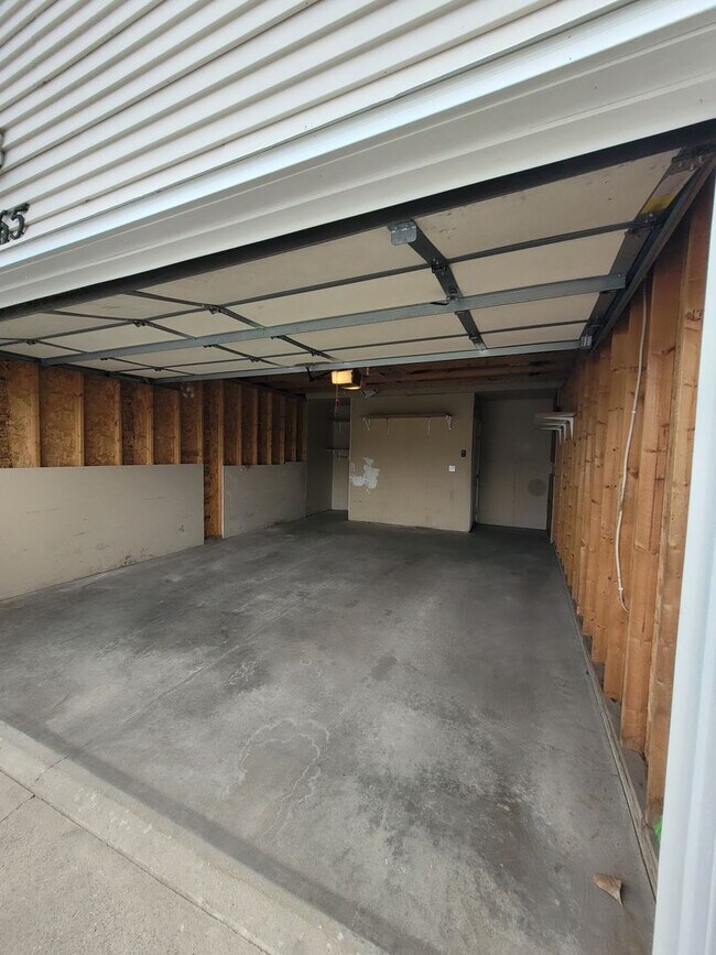 Building Photo - Quiet Neighborhood | Single Family Home | ...