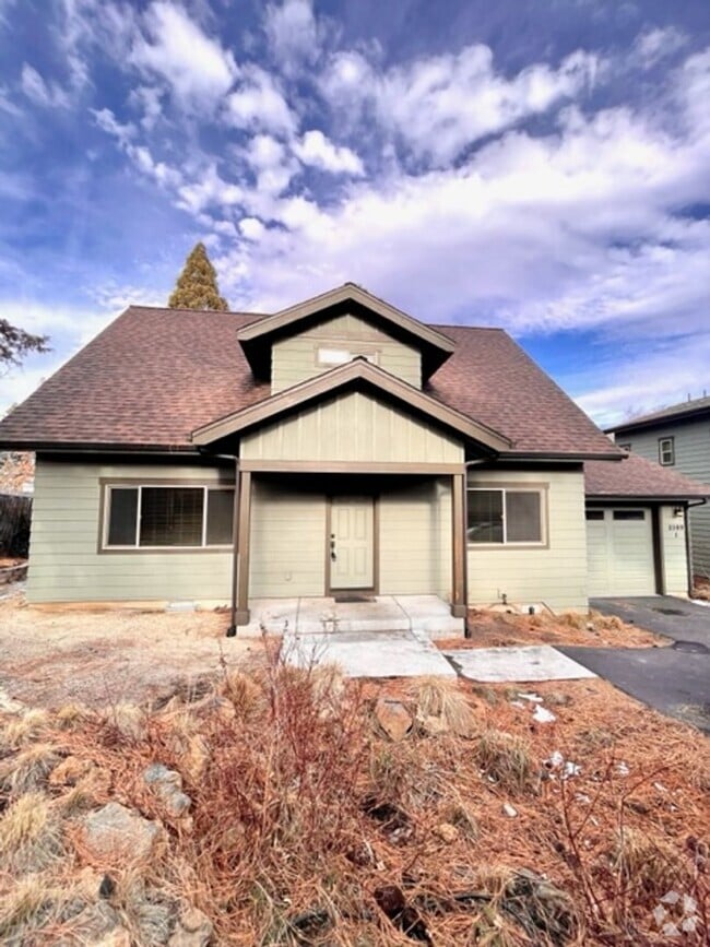 Building Photo - 2569 NE 8th St
