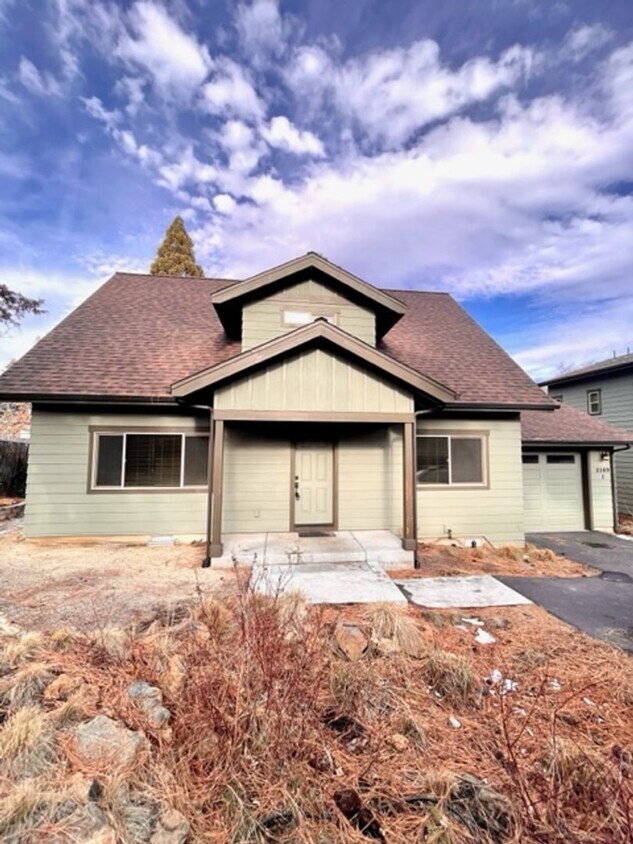 Foto principal - 2569 NE 8th St