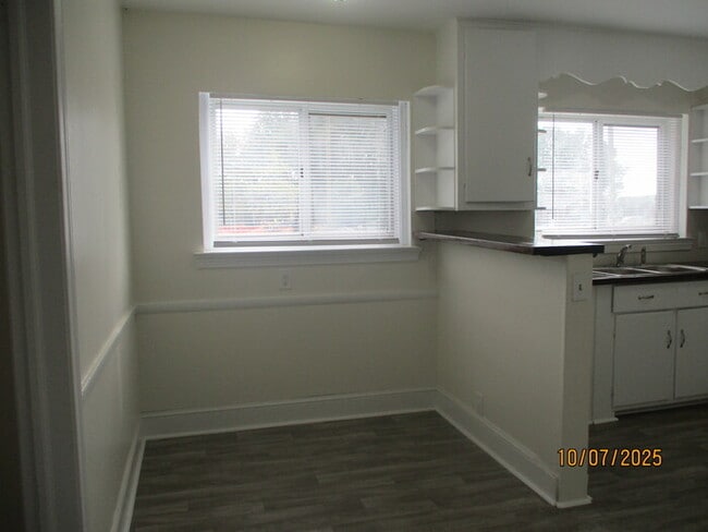 Building Photo - 3823 N Sharon Amity Rd