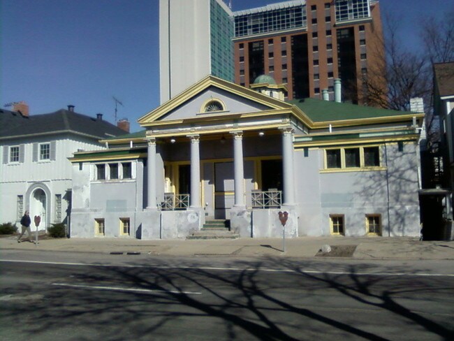 Building Photo - 409 S Division St