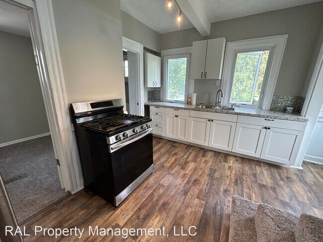 Building Photo - 6 br, 2 bath House - 3524 Henritze Ave