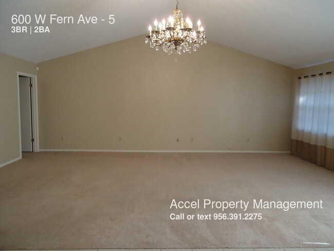 Building Photo - 600 W Fern Ave
