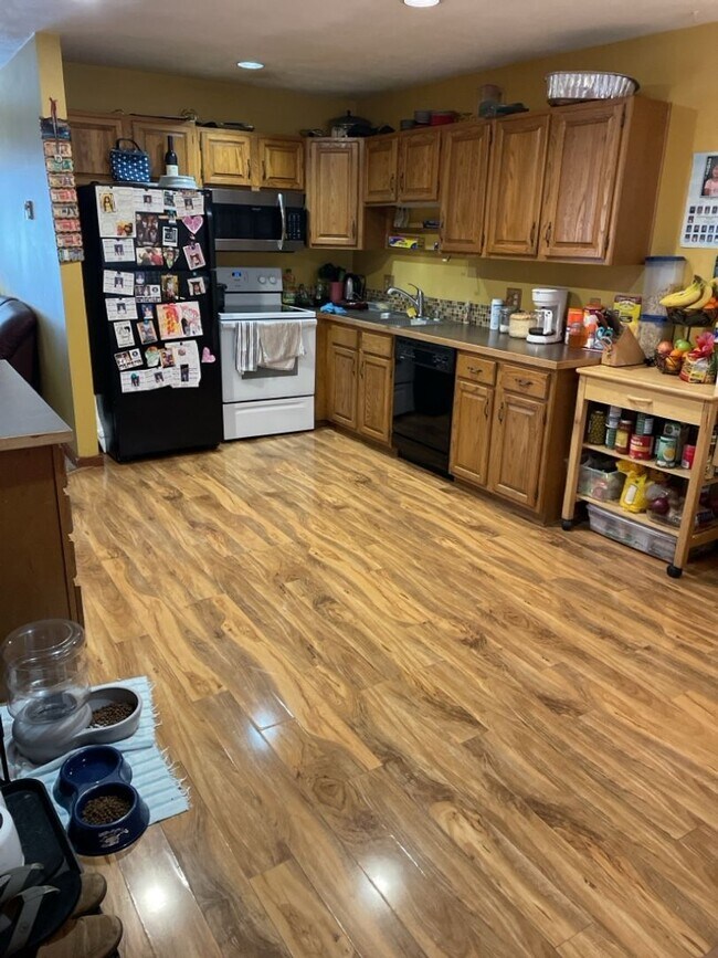 Foto del edificio - Woodworks Townhomes--Large 2 Bedroom/2Bath Unit on the Bus Route