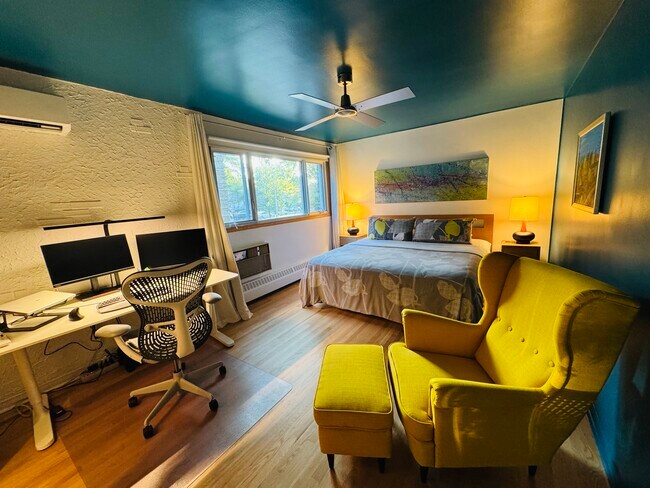 Master Bedroom (king bed) - 5287 Rue De Lamotte