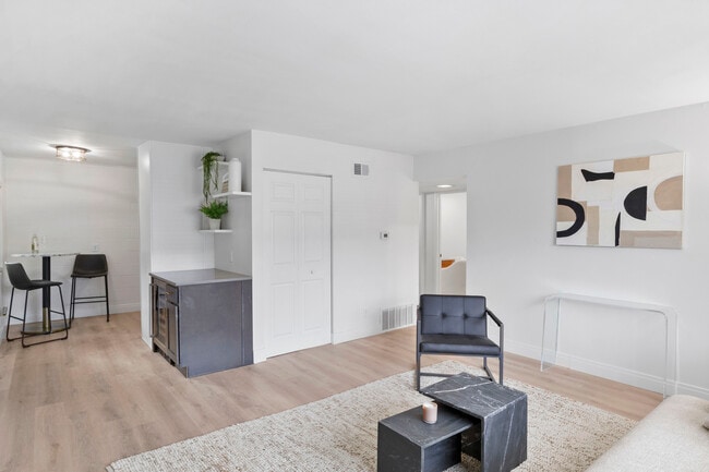 Ensemble Living Room - Cadence of Newport