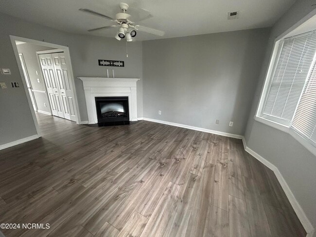 Building Photo - 2300 Vineyard Dr
