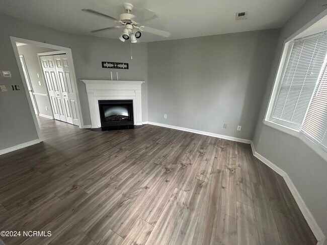 Foto del edificio - 2300 Vineyard Dr