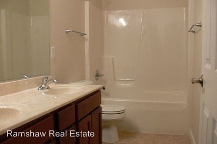 Building Photo - 3 br, 2.5 bath Apartment - 510 S. Mattis