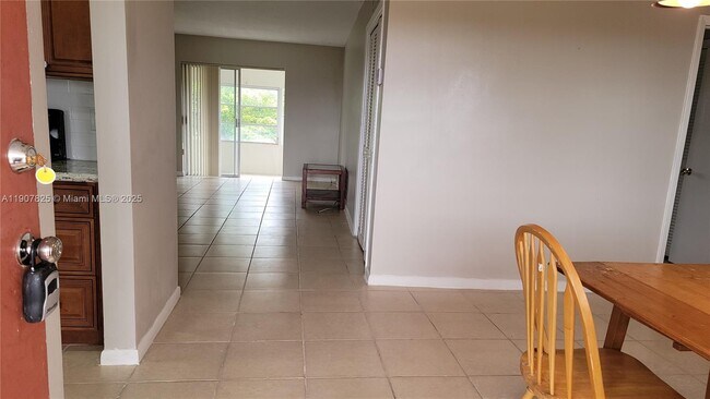 Foto del edificio - 4731 NW 10th Ct