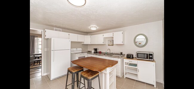 Building Photo - 1340 Juniper Dr