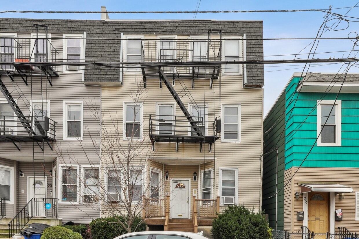 233 Griffith St Unit 2D, Jersey City, NJ 07307 Apartment for Rent in