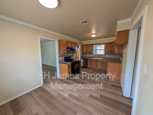 Foto del edificio - 9013 E 32nd St