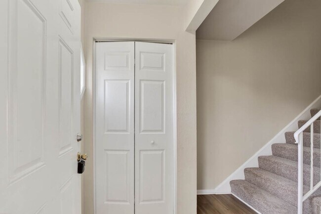 Foto del edificio - Updated 3BR Home in Virginia Beach with Modern Finishes & Prime Location